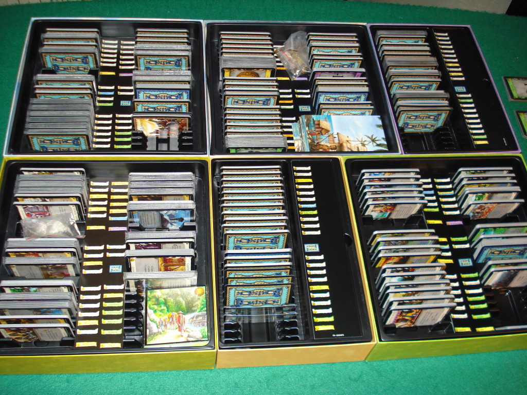 L'interno delle scatole: quante carte! 