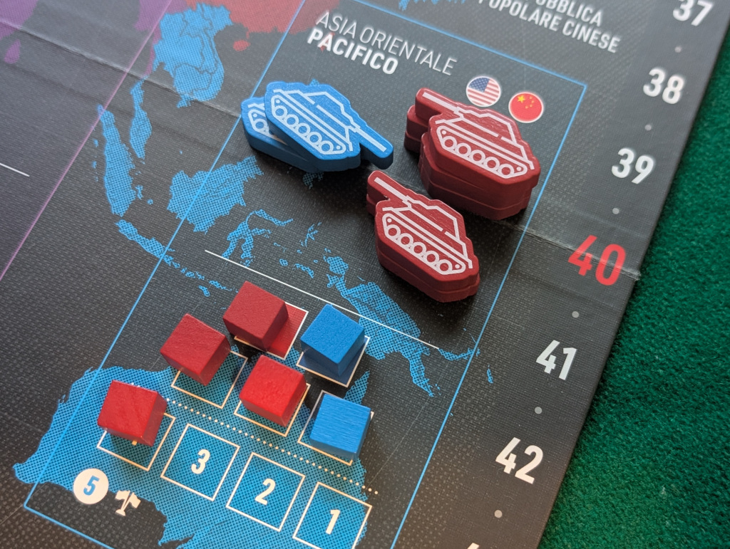 Non pensiate che questa disamina incaselli le 4 superpotenze in binari predefiniti ad ogni partita, perché non c’è niente di più sbagliato. A seconda delle carte, delle situazioni e dell’impronta personale del giocatore, è molto facile creare esperienze sempre differenti, come la Russia con il capitale maggiore di tutti o la Cina improntata sul militare.