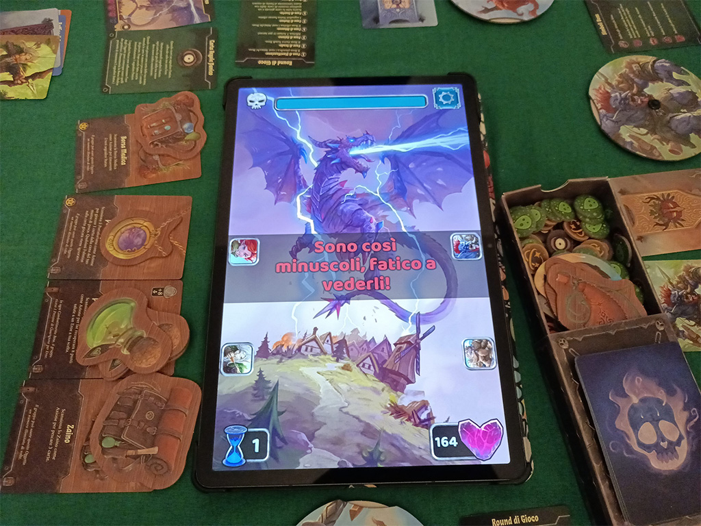 Una partita in corso a Boss Fighters QR.L’altra “pecca” da evidenziare è la mancanza di un tasto “annulla” o indietro, che potrebbe risultare utile più che altro nel caso in cui un giocatore sbagli una mossa. Ovviamente, non tanto nella scelta ai fini della vittoria, quanto giocando magari una carta che non avrebbe potuto giocare a causa di qualche effetto del quale occorreva tenere traccia al di fuori dell’app.